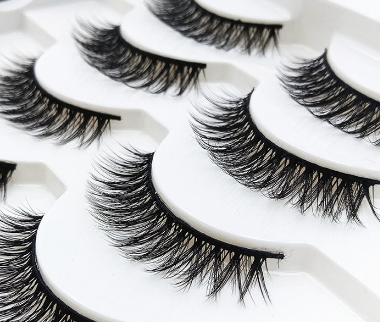 Eyeliner Adhésif avec Faux Cils Multicouches Croisés - Effet Naturel et Élégant