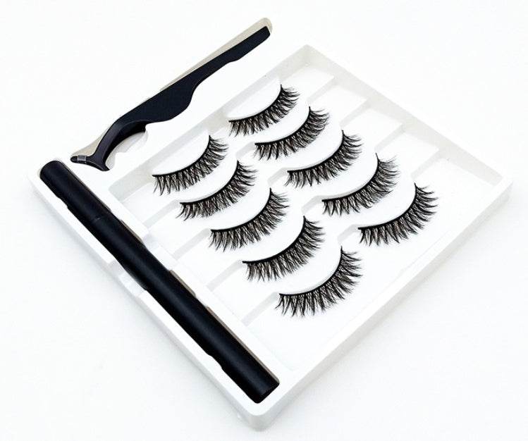 Eyeliner Adhésif avec Faux Cils Multicouches Croisés - Effet Naturel et Élégant