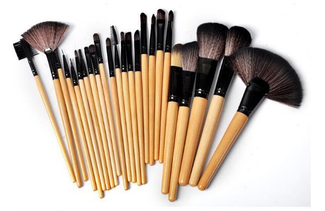 Set de 24 Pinceaux de Maquillage Professionnels avec Étui Cadeau