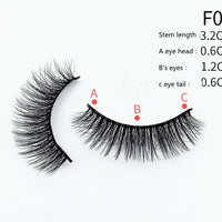 Eyeliner Adhésif avec Faux Cils Multicouches Croisés - Effet Naturel et Élégant