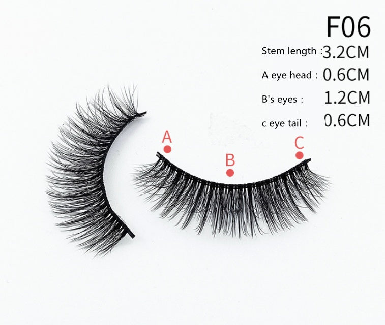 Eyeliner Adhésif avec Faux Cils Multicouches Croisés - Effet Naturel et Élégant