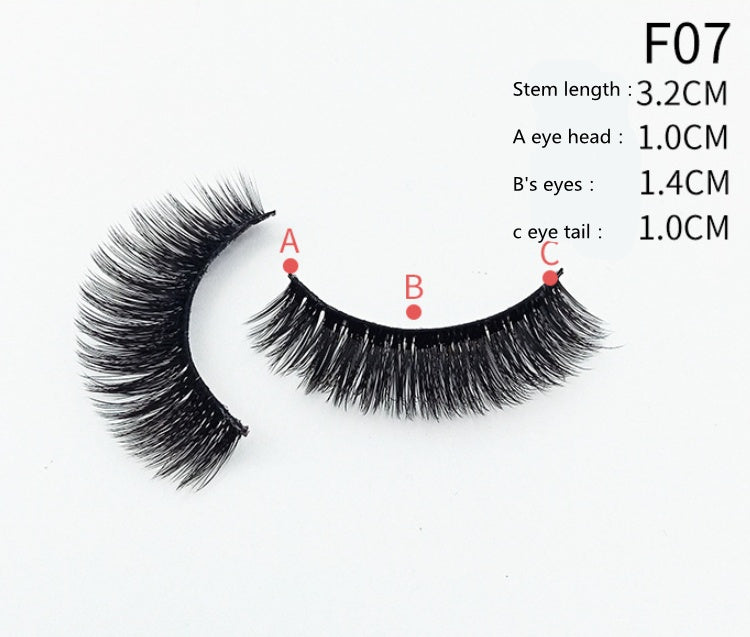 Eyeliner Adhésif avec Faux Cils Multicouches Croisés - Effet Naturel et Élégant