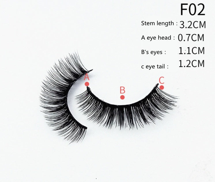 Eyeliner Adhésif avec Faux Cils Multicouches Croisés - Effet Naturel et Élégant