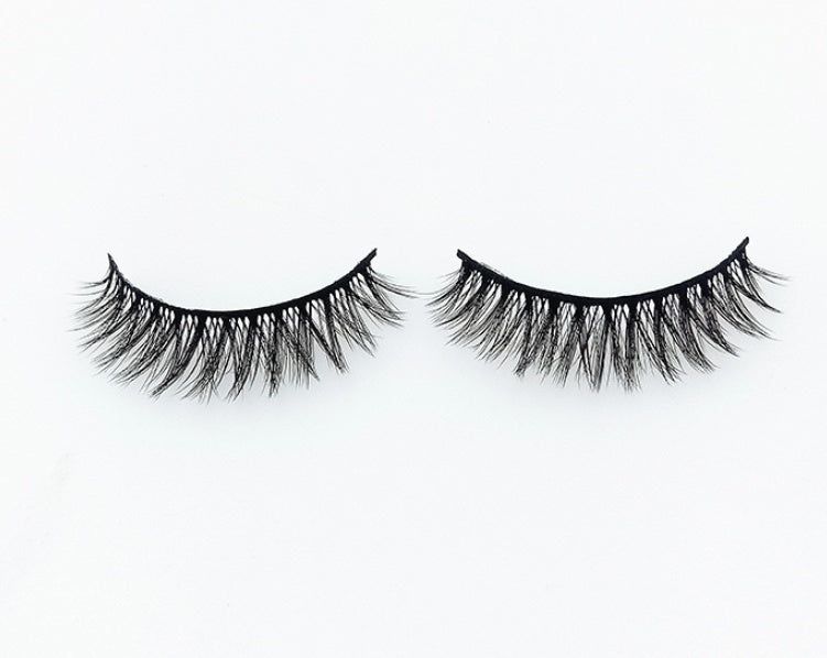 Eyeliner Adhésif avec Faux Cils Multicouches Croisés - Effet Naturel et Élégant